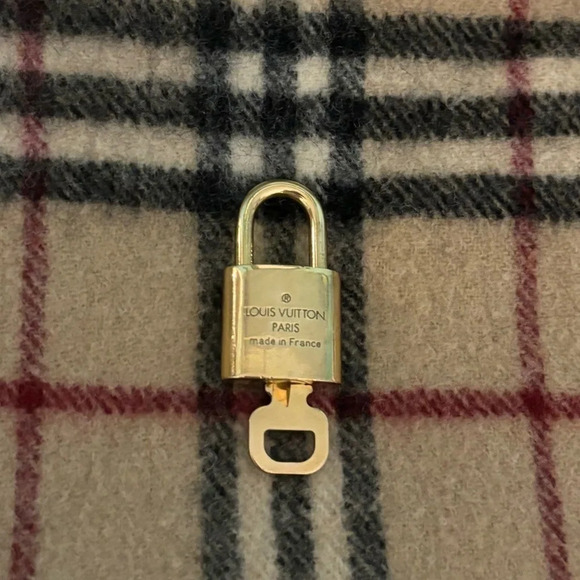 LV  🔐 Louis Vuitton Padlock Lock & Key 313 - Picture 5 of 6